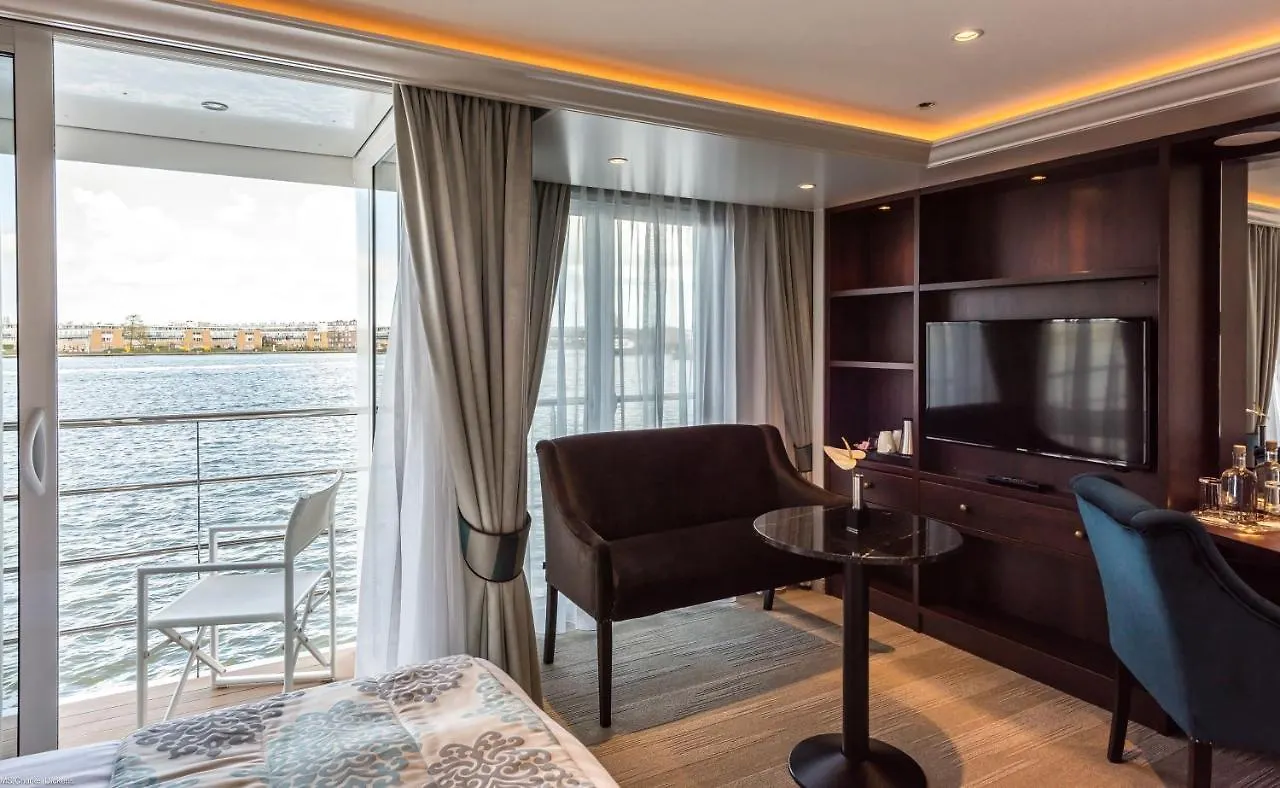Select Ms Charles Dickens - Dusseldorf Hotel 5*,  Germany